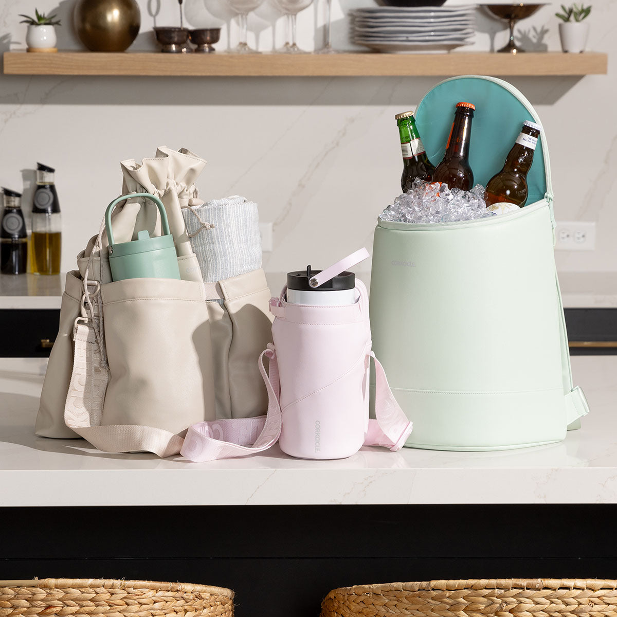 beverage-bucket-bag-g4 6c4793ad3b8e--group-lifestyle1.jpg