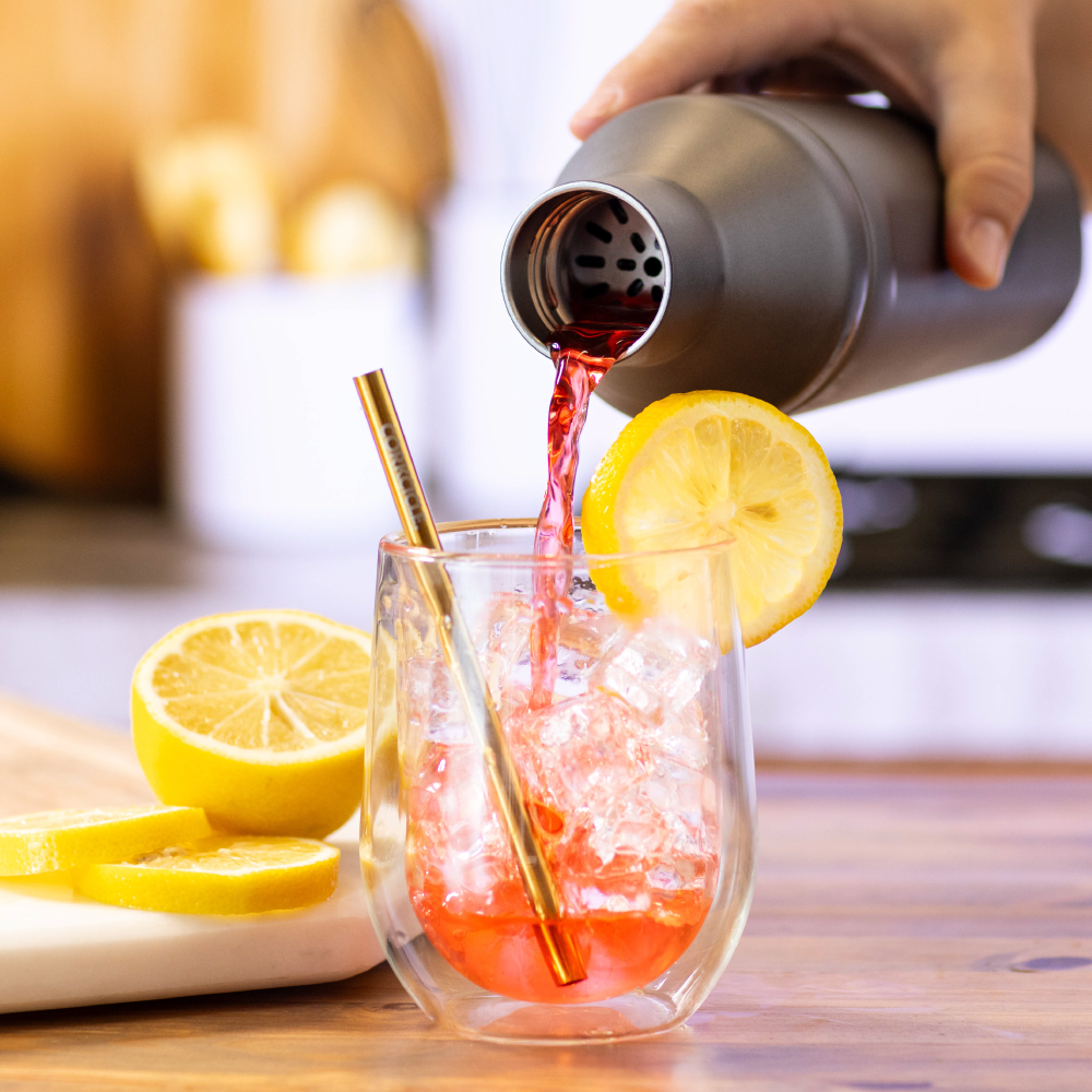 cocktail-shaker-lid-q1 Cocktail_Shaker_lifestyle_1_0f873eef-26b9-477a-b301-4dde25c00201.png